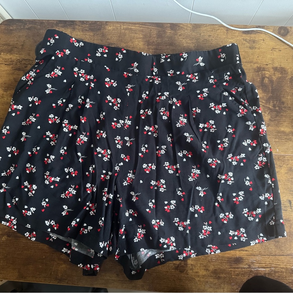 Floral Black Women's Pleated Shorts